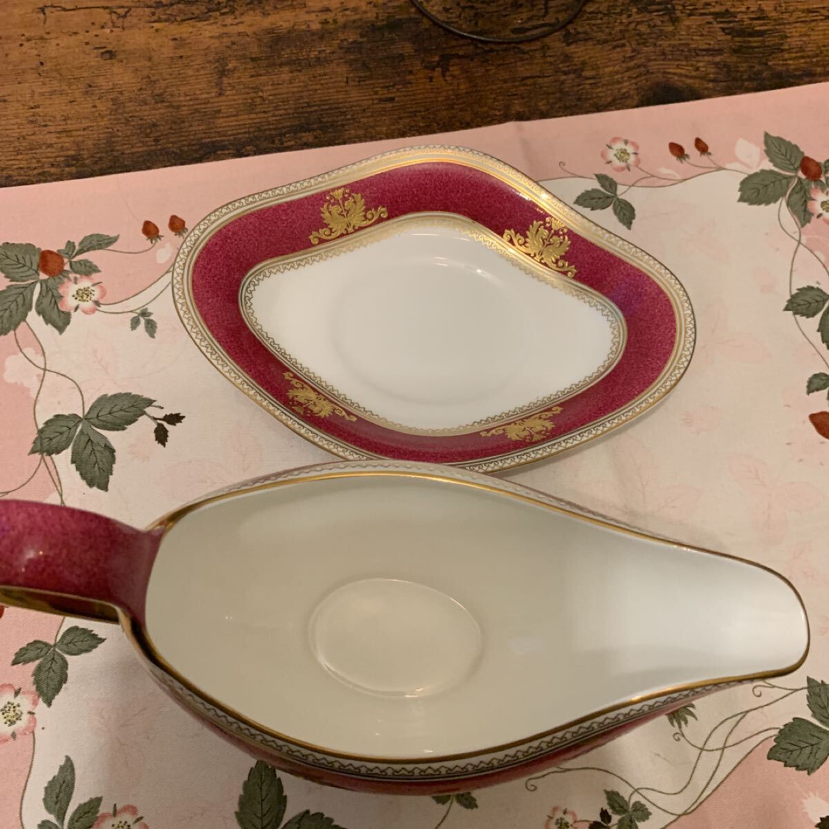 ウェッジウッド コロンビア　パウダールビー　ソースボード ウェッジウッド コロンビア パウダールビー ソースボード