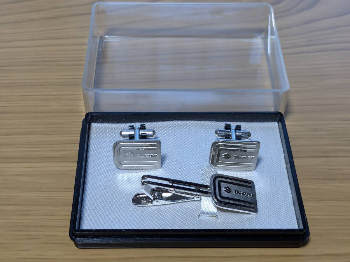 SUZUKI タイピン　カフスボタン　セット　非売品？　SUZUKI自動車　スズキ