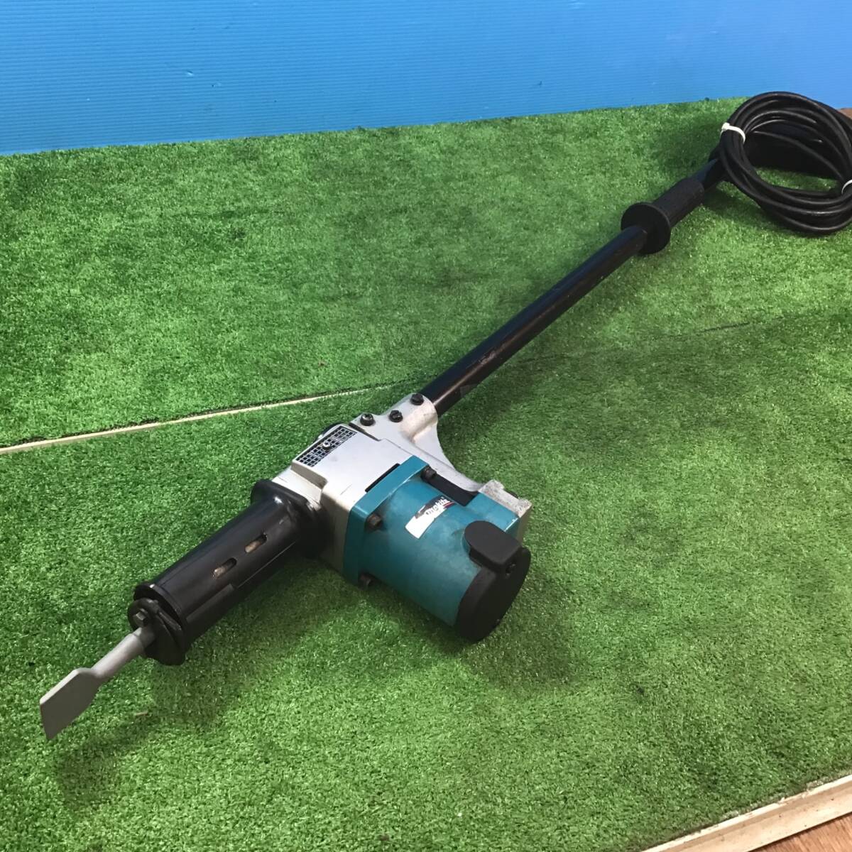 6800円 【中古品】☆マキタ(makita) 電動ケレン ロングハンドル 6800円 【中古品】☆マキタ(makita) 電動ケレン ロングハンドル