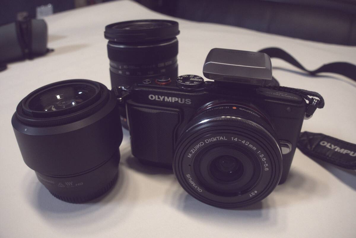 OLYMPUS　ミラーレス一眼　E-PL6 レンズキット＋Lumix25ｍｍ　Ｆ１．７　単焦点レンズ付き　運賃込み