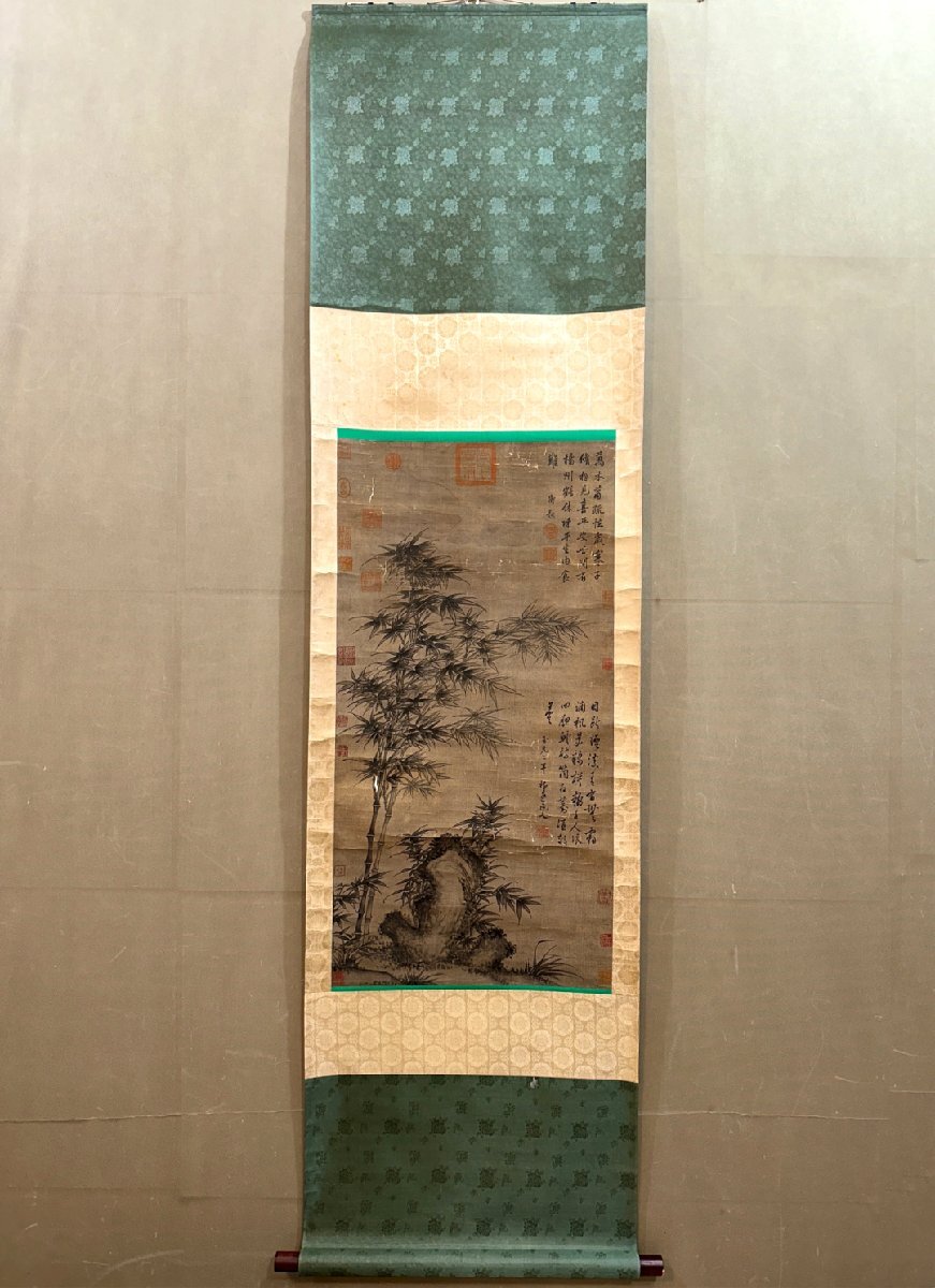 某メーカー 安】中国元時代画家「呉鎮書」絹本「竹石図」掛軸 中国画 墨寶妙 絵画/タペストリー