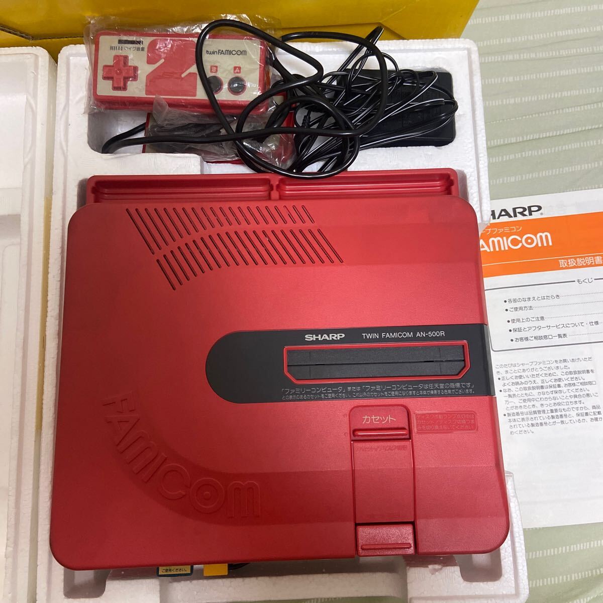 シャープ ツインファミコン レッド 赤 FAMICOM レトロゲーム FC シャープ ツインファミコン レッド 赤 FAMICOM レトロゲーム FC