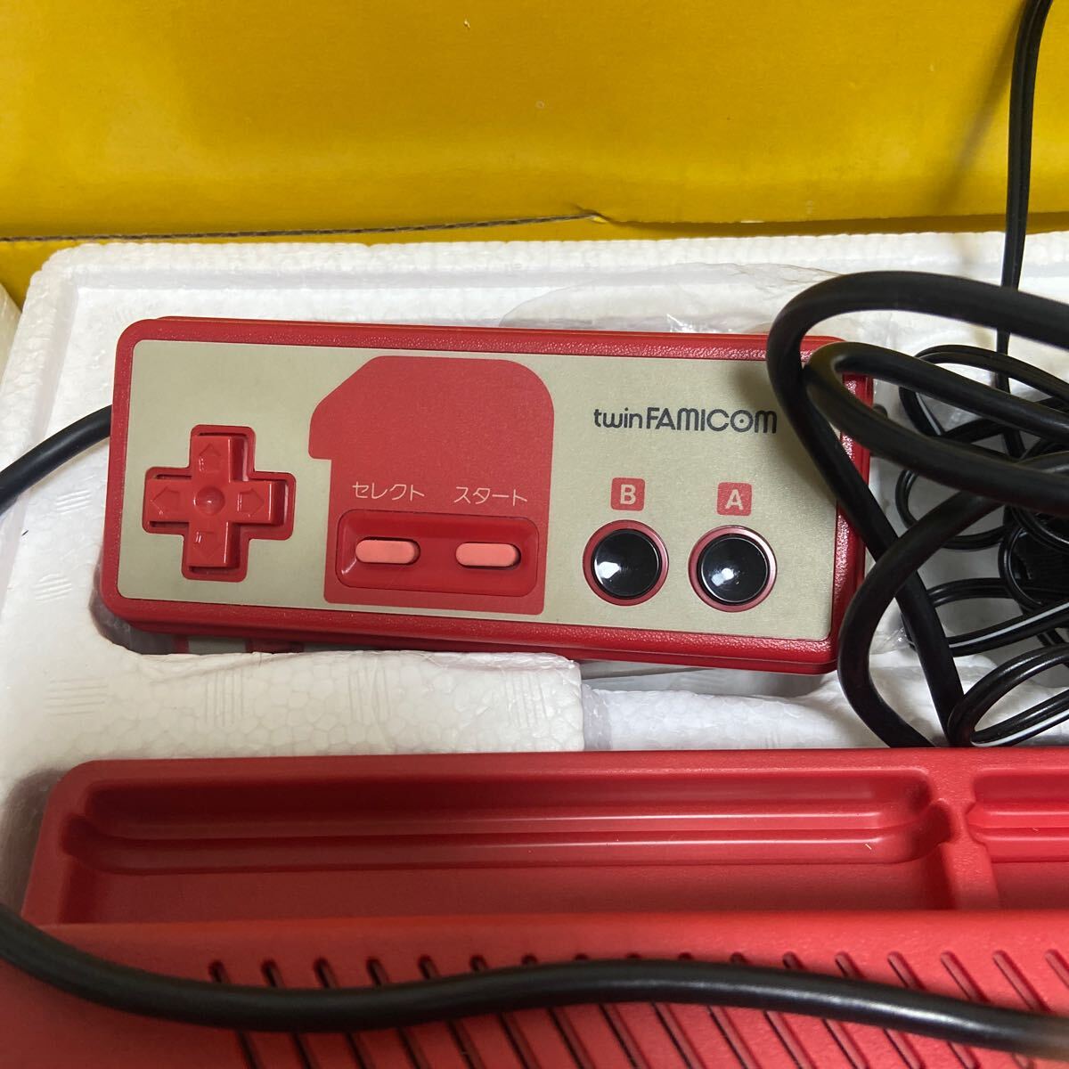 シャープ ツインファミコン レッド 赤 FAMICOM レトロゲーム FC シャープ ツインファミコン レッド 赤 FAMICOM レトロゲーム FC