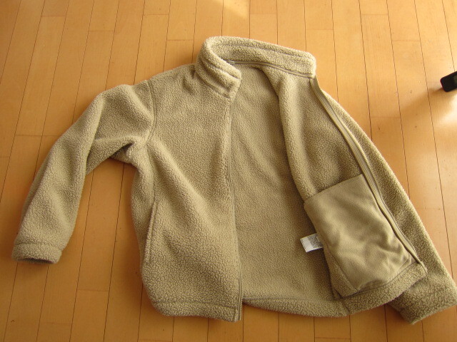 ユニクロ　フリースジャンパー　サイズS　ベージュ(ラクダ色）