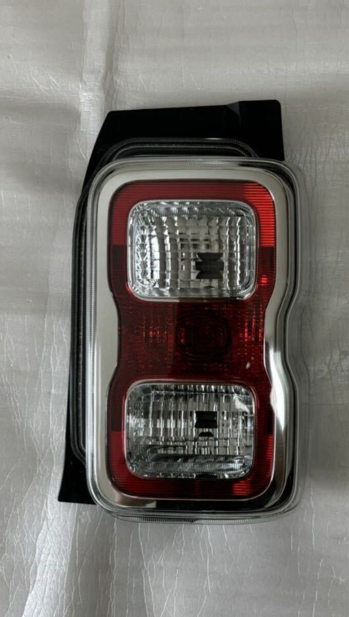 スズキ ハスラーMR92S 右テールランプ 良品 スズキ ハスラー MR52S/MR92S 純正 右 テール ランプ