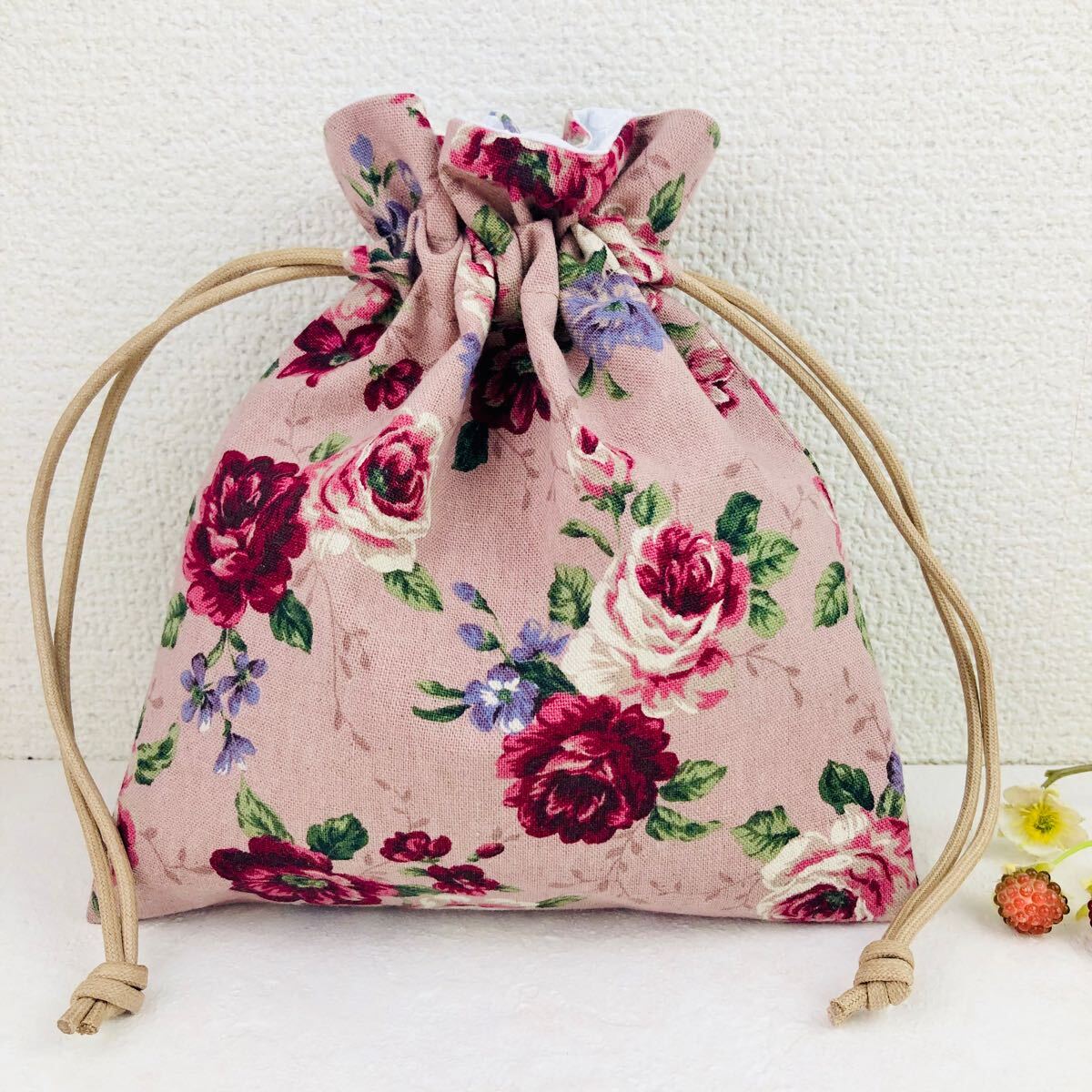 アンティークローズ　　フリル巾着ポーチ　スモーキーピンク　巾着袋　フリル巾着 ハンドメイド 小物入れ　薔薇　ローズ柄