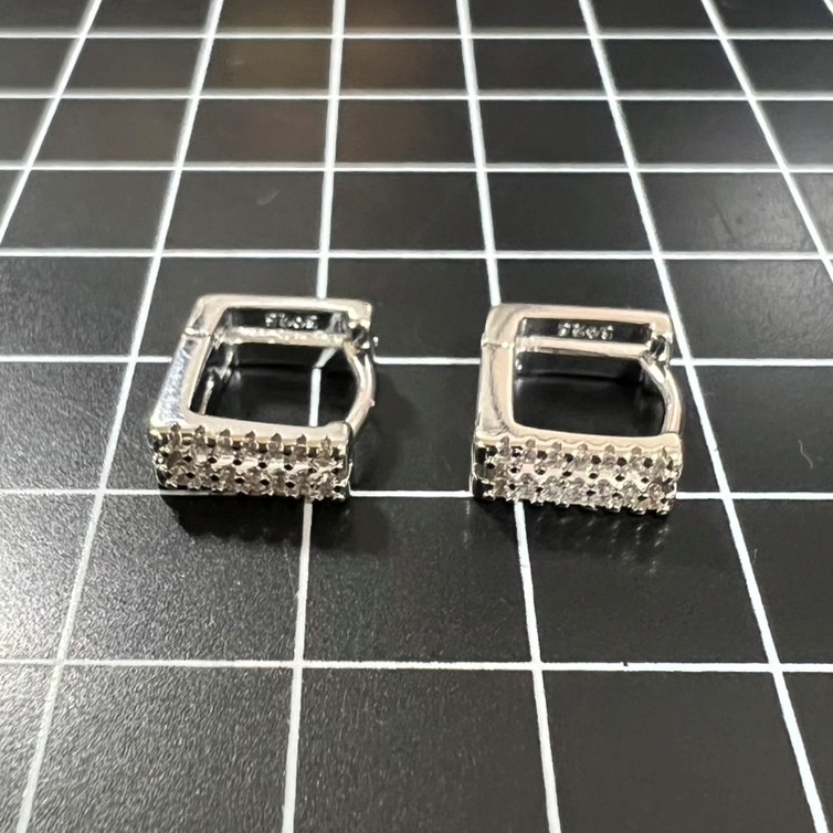 B596 匿名配送 リングピアス レディース ジルコニア s925 スクエア 正方形 シルバー フープピアス_画像4