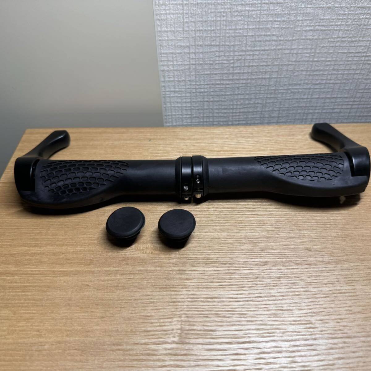 [新品]バーエンド一體型エルゴグリップ　ロックオングリップ 疲労軽減 取付簡(jiǎn)単 ブラック