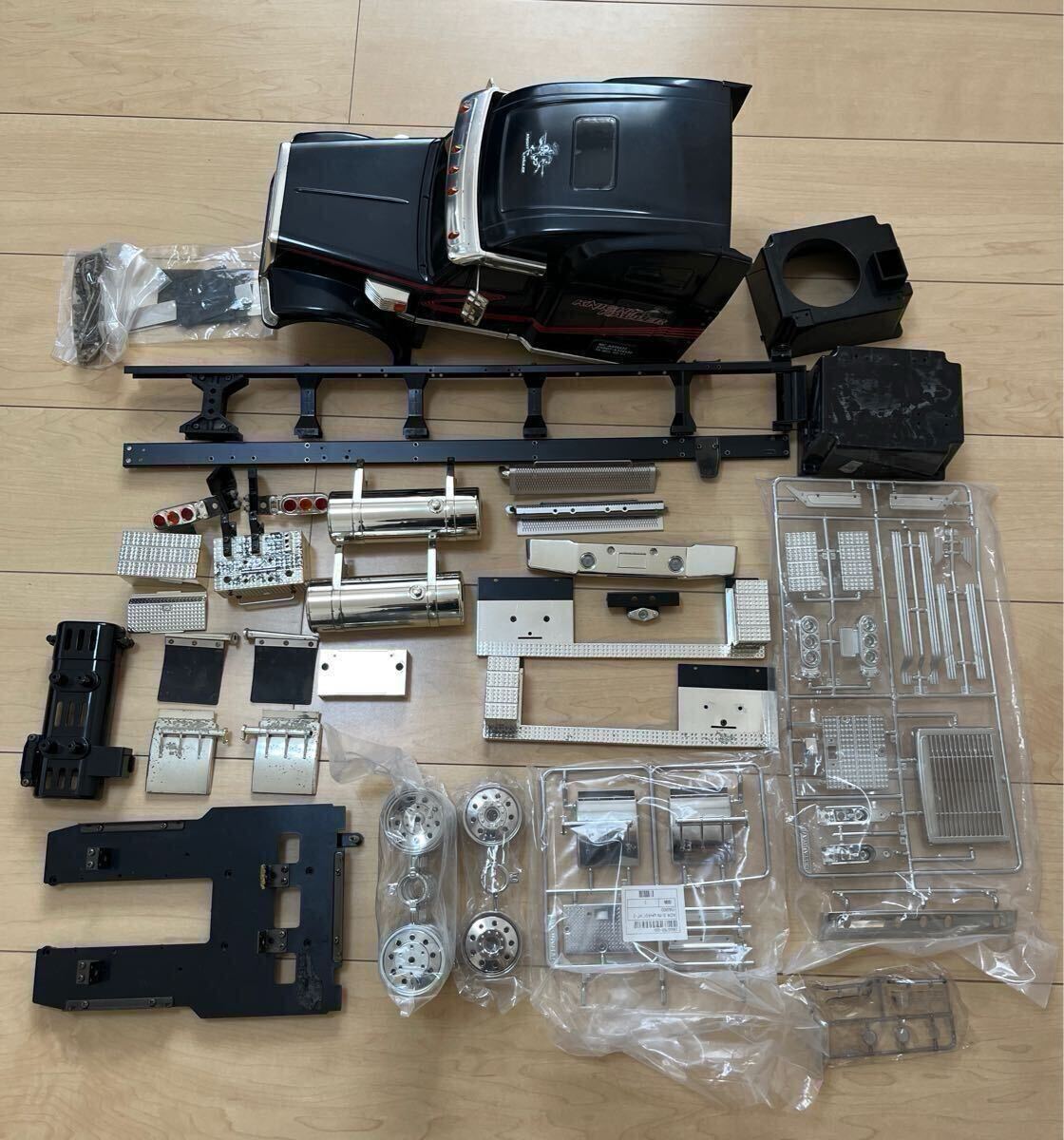タミヤ 1/14 トレーラーヘッド ナイトハウラー外装品 シャーシ +