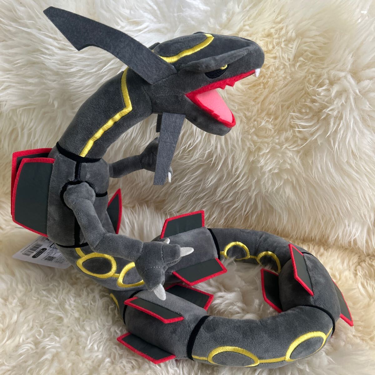 ポケモンセンター'黒いレックウザ'ぬいぐるみ'大きいサイズ.新品 ポケモンセンター'黒いレックウザ'ぬいぐるみ'大きいサイズ.新品