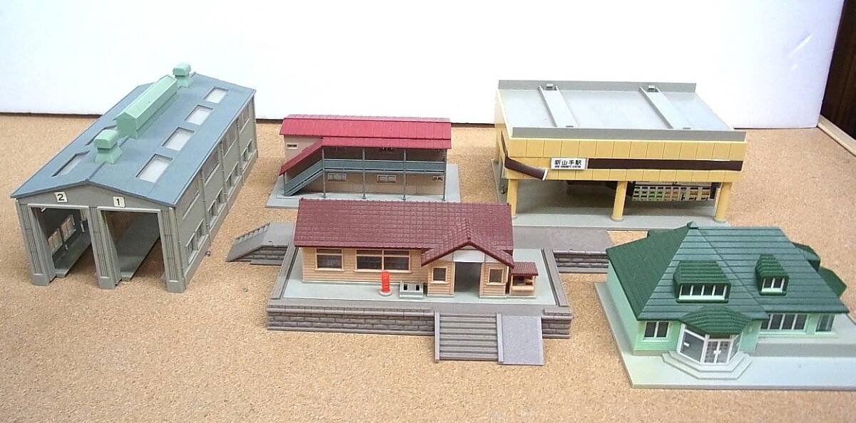 ストラクチャー◎Nゲージ　建物　駅　アパート　車両車庫