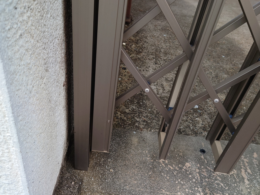 8500円 取り外し・引取出来る方に 全長約370cm 伸縮ゲート 伸縮 8500円 取り外し・引取出来る方に 全長約370cm 伸縮ゲート 伸縮
