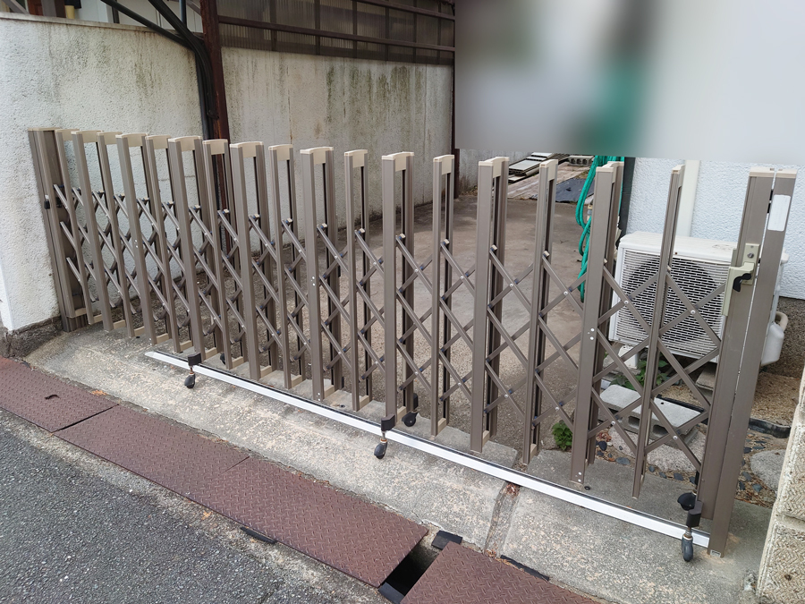 8500円 取り外し・引取出来る方に 全長約370cm 伸縮ゲート 伸縮 8500円 取り外し・引取出来る方に 全長約370cm 伸縮ゲート 伸縮