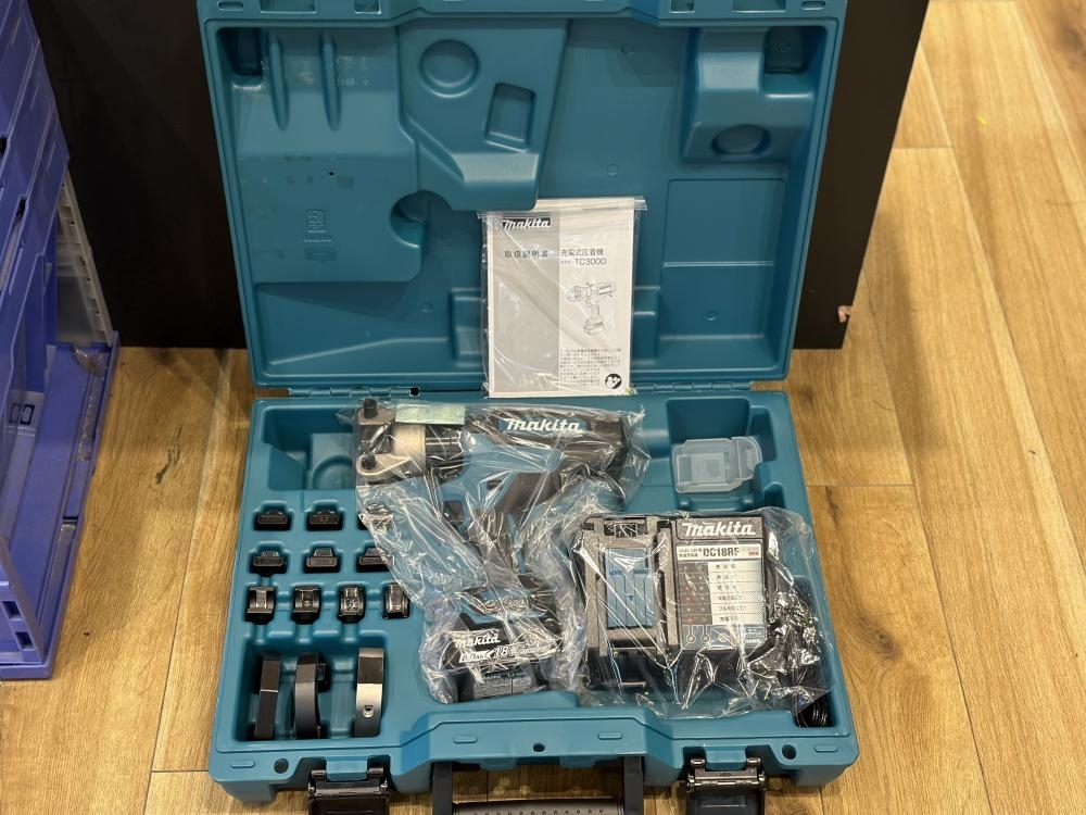 008●未使用品・即決価格●マキタ 充電式圧着機 TC300DRG