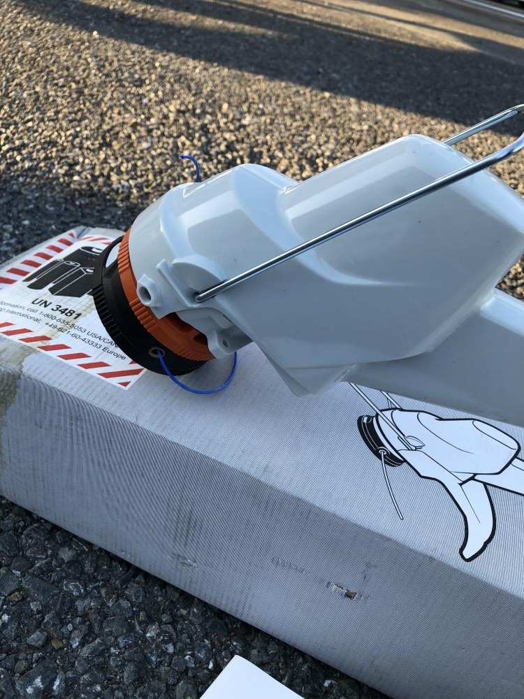 001♪未使用品♪STIHL スチール 刈払機 FSA57 バッテリー充電器 001♪未使用品♪STIHL スチール 刈払機 FSA57 バッテリー充電器