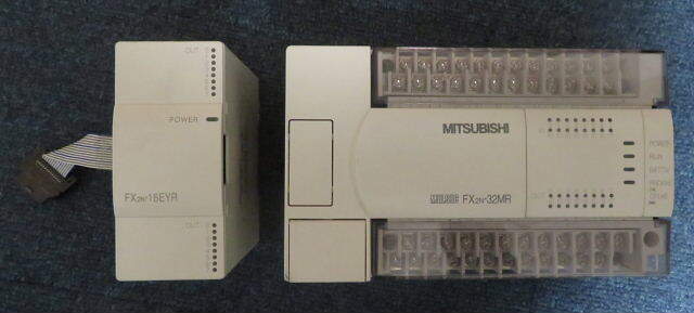 中古☆三菱シーケンサ MITSUBISHI MELSEC FX2N-32MR と FX2N-16EYR PROGRAMMABLE CONTROLLER　２点セット ①