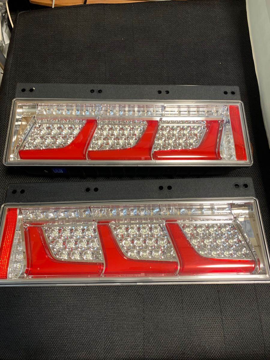 2025初売り! 小糸 オールLEDリアコンビネーションランプ 3連 2025初売り! 小糸 オールLEDリアコンビネーションランプ 3連