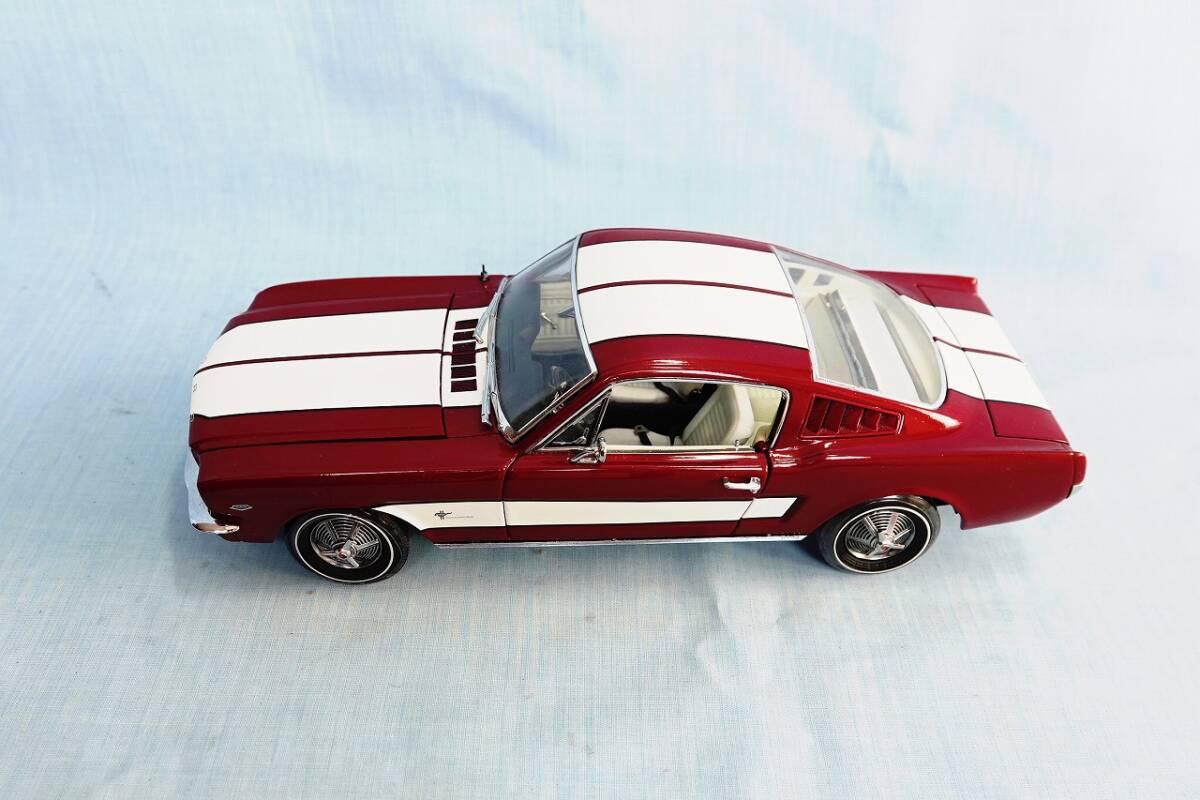 1/18 メーカー不明　1965 フォード　マスタング　2X2 箱無し中古品