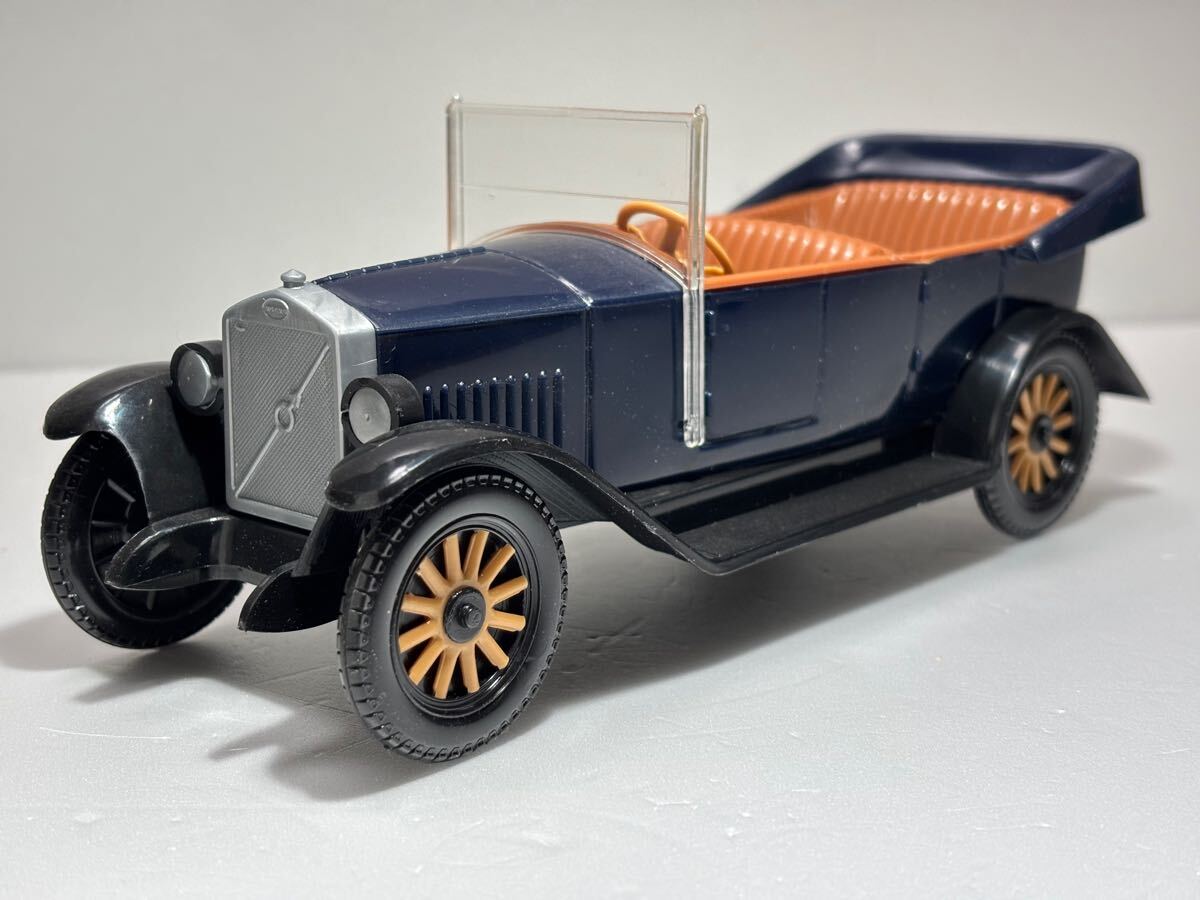 純正「VOLVO JACOB 1927」ミニカー　プラスチックモデル　ダークブルー　全長約20cm フィンランド製