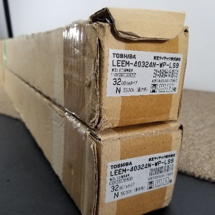 東芝ライテック LEEM-40324N-WP-LS9 TENQOOバー3200タイプN色 2本セット　A8626B16