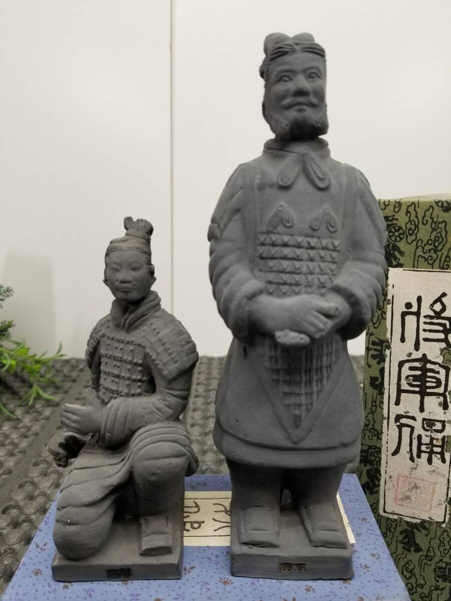 中国骨董　兵馬俑　将軍俑　置物　美術品　箱入り2体　A8458A06
