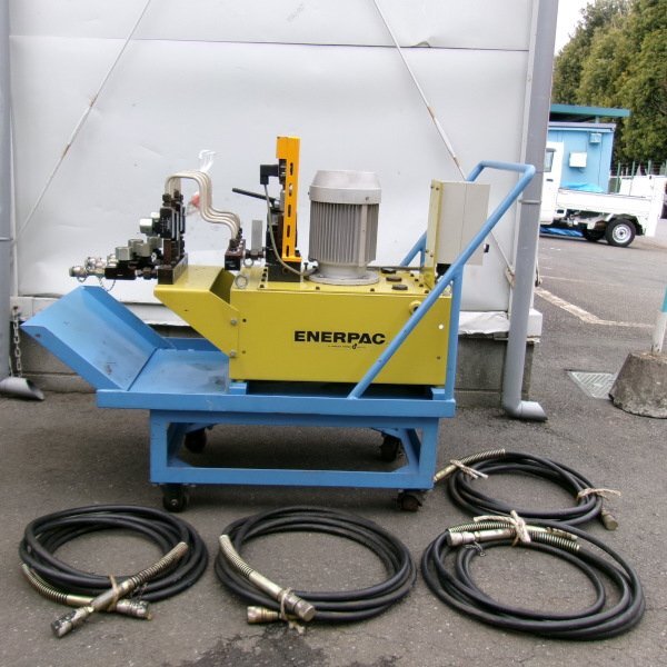 ENERPAC 電動油圧ユニットポンプ 吐出し油量 高圧時 0.9 / 10.8 リットル / min (NK240328-01)