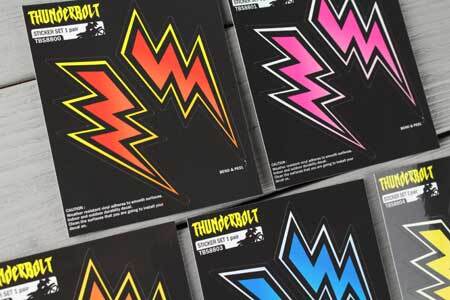 サンダーボルト ステッカー アメリカン おしゃれ かっこいい エクストリーム バイク ヘルメット 車 スマホ スマホ スケボー サイズS ピンク