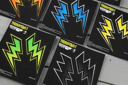 サンダーボルト ステッカー アメリカン おしゃれ かっこいい エクストリーム バイク ヘルメット 車 スマホ スマホ スケボー サイズS ピンク