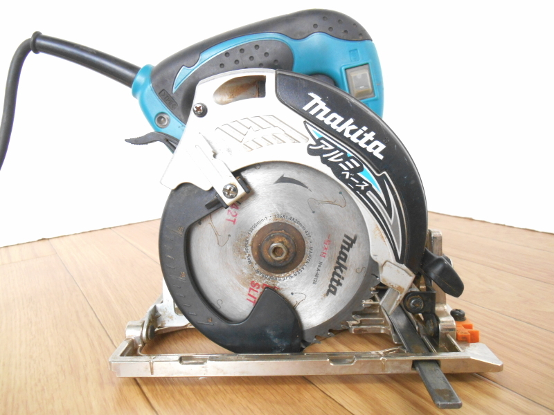 ●makita　マキタ　マルノコ　5230　丸ノコ　まるのこ　丸鋸　超硬丸ノコ　125mm　木工用　切斷　切斷機　電動　電動工具　100V　2484