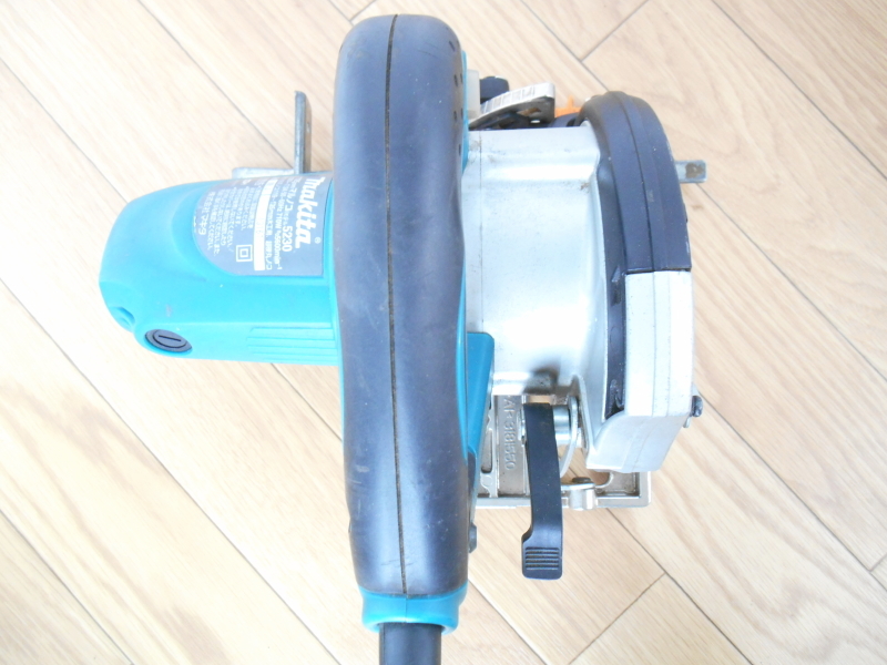 ●makita　マキタ　マルノコ　5230　丸ノコ　まるのこ　丸鋸　超硬丸ノコ　125mm　木工用　切斷　切斷機　電動　電動工具　100V　2484