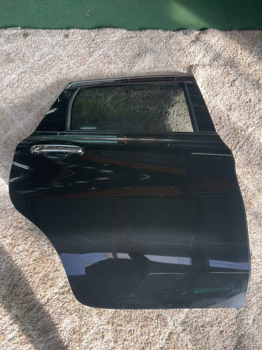 直接引取限定　ニッサン　ノート DAA-HE12 右リアドア G336