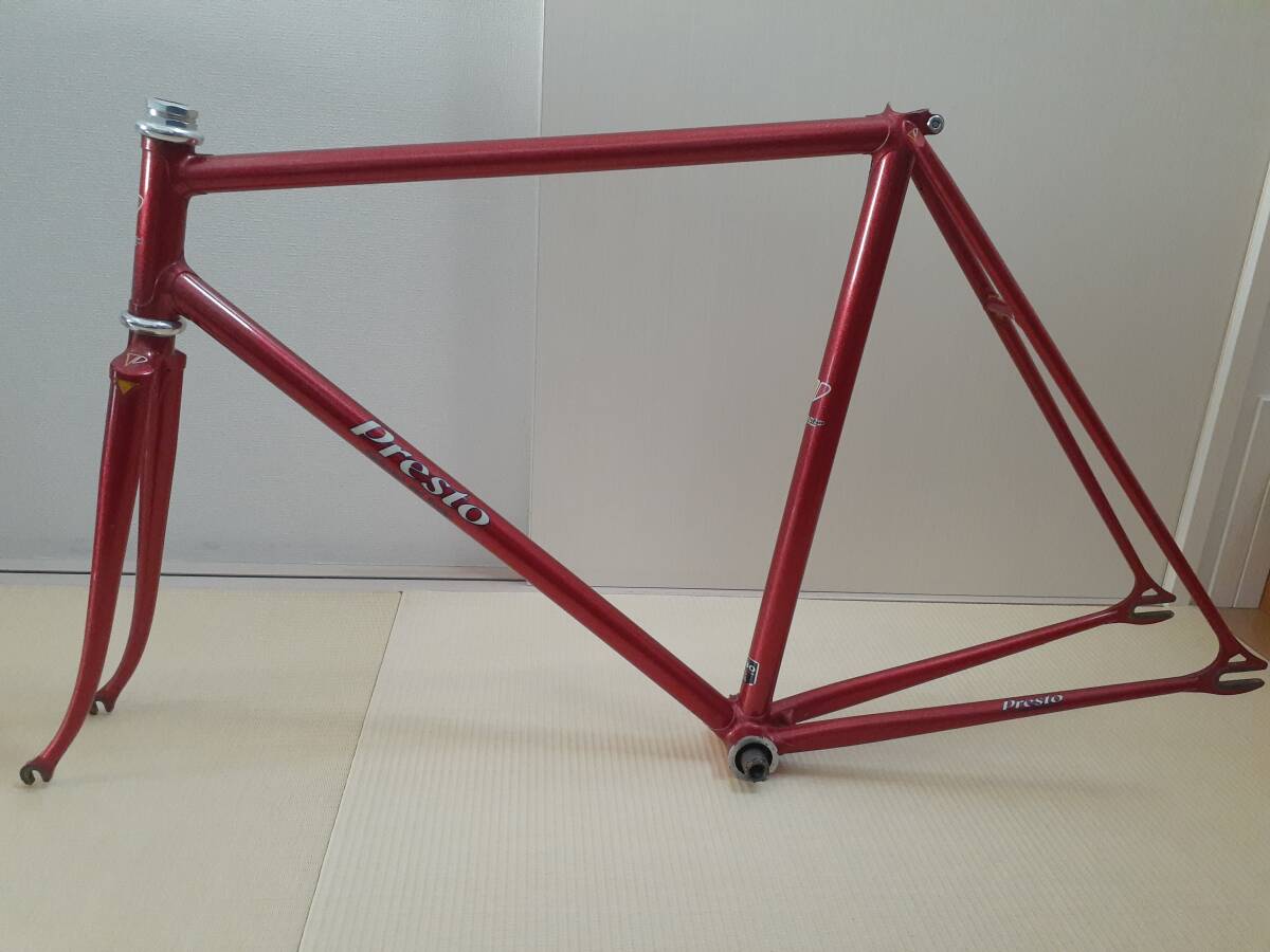 Presto(プレスト)赤色薄いシルバーラメ njs