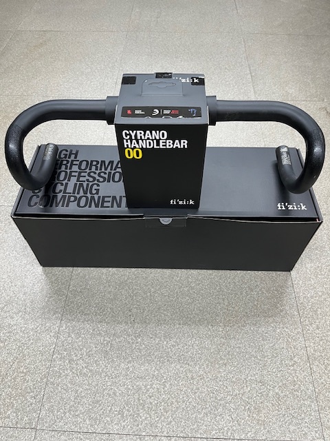 【新品未使用】Fi'zi:k フィジーク CYRANO 00 BULL 　カーボンドロップハンドル 420mm(C-C)