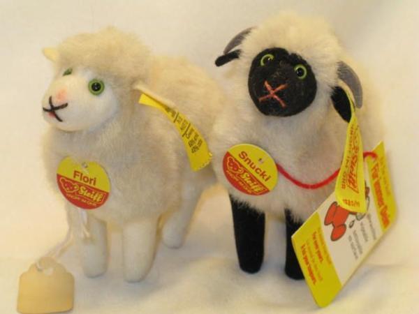 シュタイフ/Steiff★ヴィンテージ★「Snucki&Flori」★白と黒の2体の羊