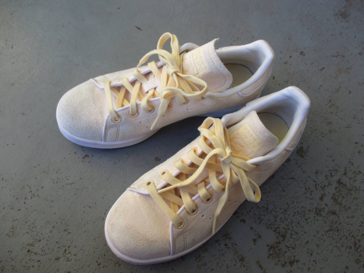 ★adidas アディダス スタンスミス 女性用　スエード　ホワイト＆クリーム色　22.5㎝　重さ260㌘×2 現状品