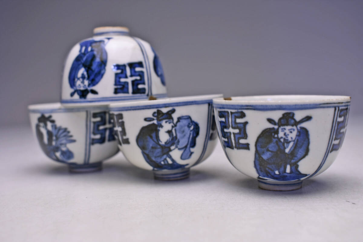 送料無料　時代物 手書き染付煎茶碗5客　在銘　煎茶道具 天啓年製 在銘 ☆ 染付人物文煎茶茶碗 4客 ☆ 金