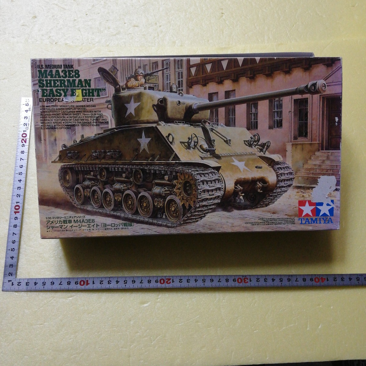 ☆地　1/35 タミヤ　田宮　M4 A3E8 シャーマン　イージーエイト　ヨーロッパ戦線　戦車兵１名　外箱に破れ　未組立
