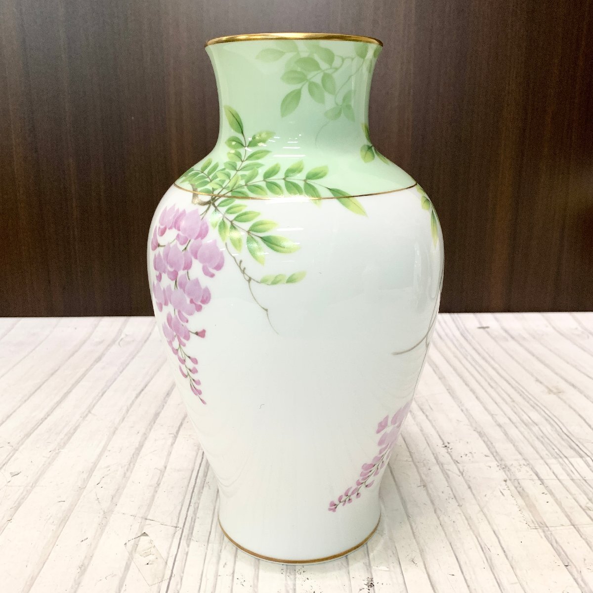 s001 N4(80) 大倉陶園 OKURA 花瓶 藤の花 高さ27.5cm 花器 金彩 s001 N4(80) 大倉陶園 OKURA 花瓶 藤の花 高さ27.5cm 花器 金彩