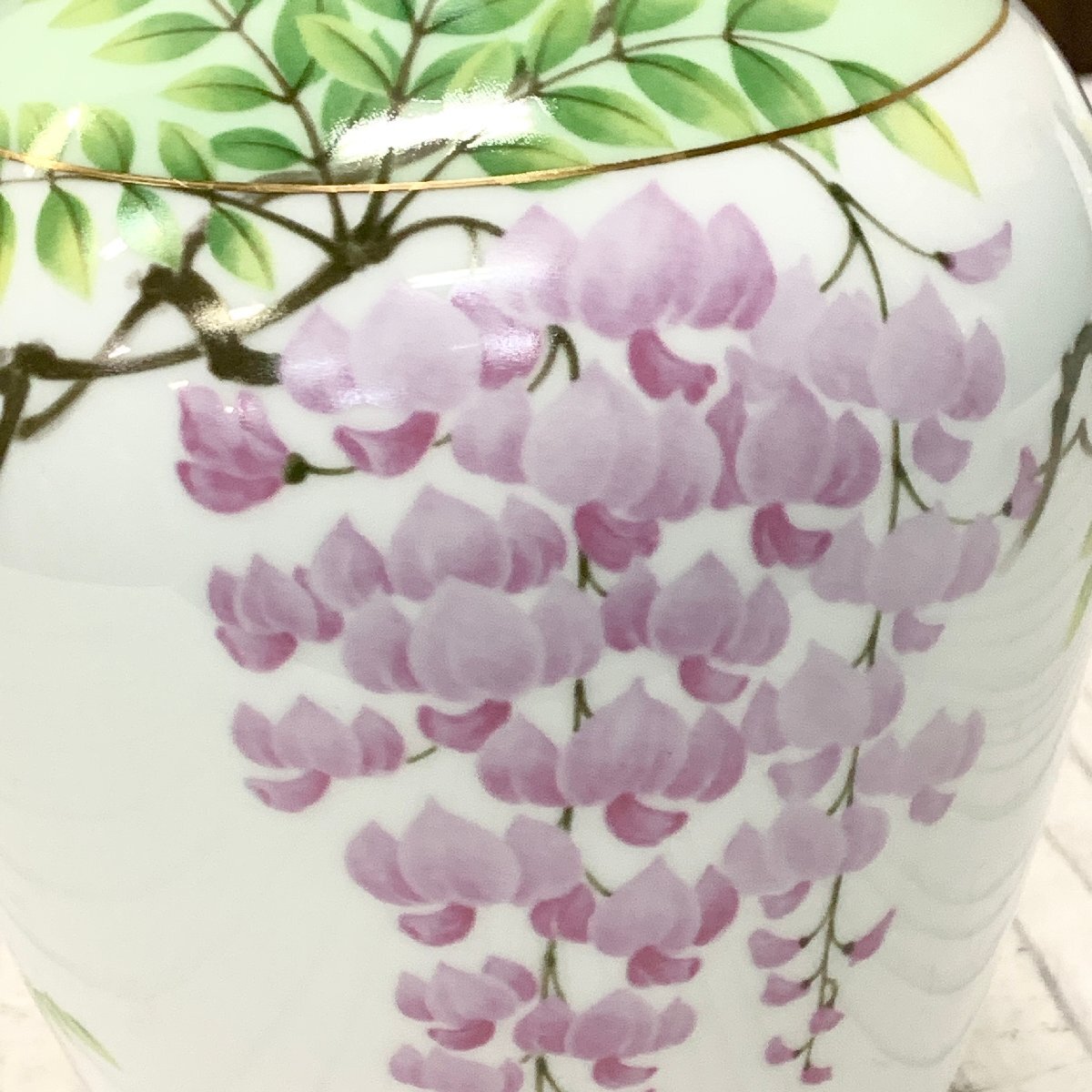s001 N4(80) 大倉陶園 OKURA 花瓶 藤の花 高さ27.5cm 花器 金彩 s001 N4(80) 大倉陶園 OKURA 花瓶 藤の花 高さ27.5cm 花器 金彩