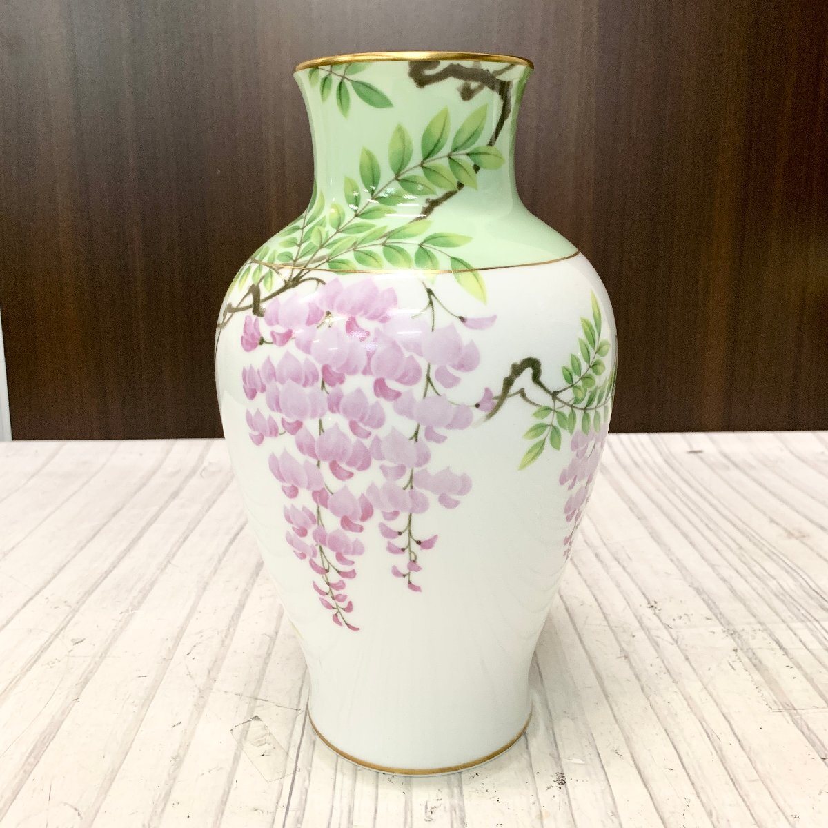 s001 N4(80) 大倉陶園 OKURA 花瓶 藤の花 高さ27.5cm 花器 金彩 s001 N4(80) 大倉陶園 OKURA 花瓶 藤の花 高さ27.5cm 花器 金彩