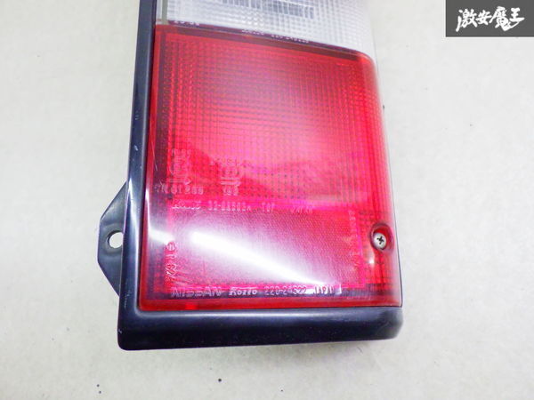 [ damage less!] Nissan original E24 Caravan tail tail lamp tail light right right side driver`s seat side KOITO 220-24522 shelves 2N22