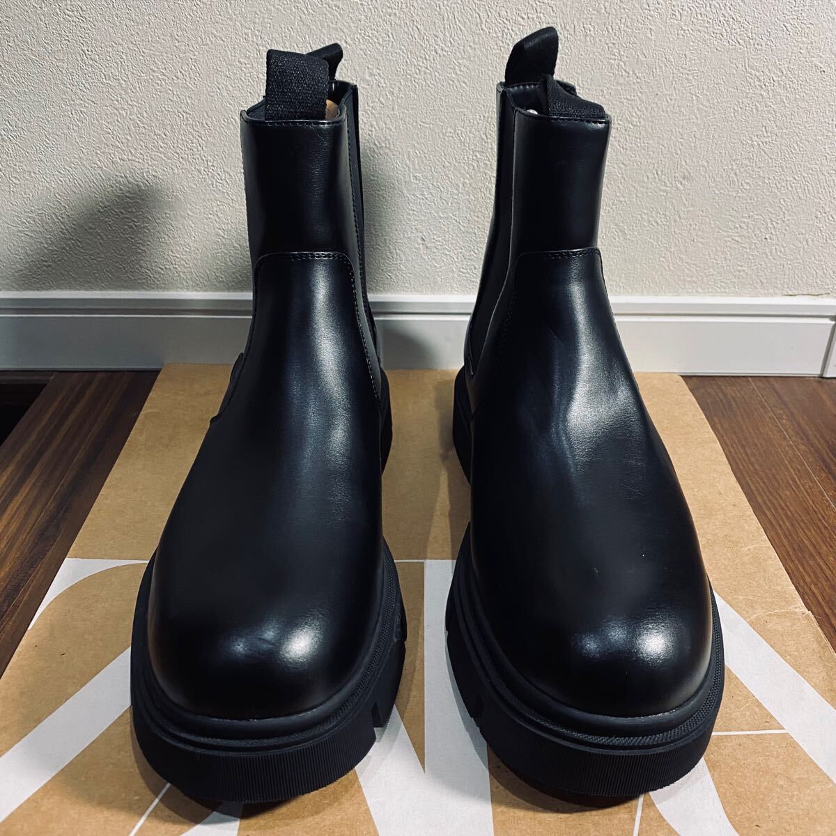 新品 ZARA サイドゴア チャンキートラックソールブーツ 28 5cm 新品 ZARA サイドゴア チャンキートラックソールブーツ 28 5cm