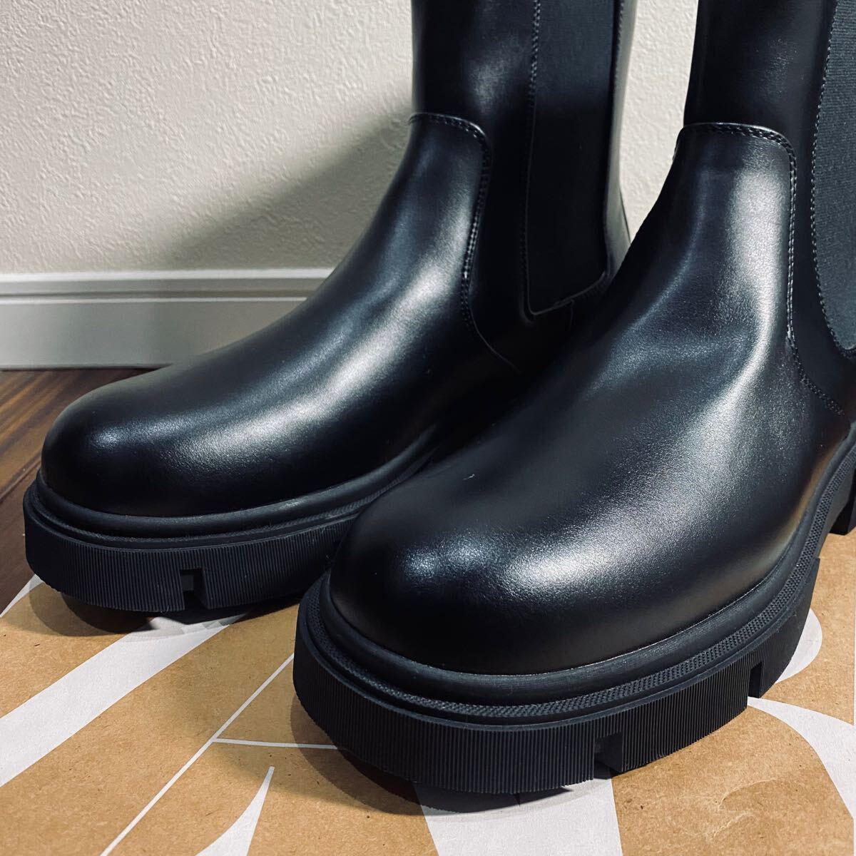 新品 ZARA サイドゴア チャンキートラックソールブーツ 28 5cm 新品 ZARA サイドゴア チャンキートラックソールブーツ 28 5cm