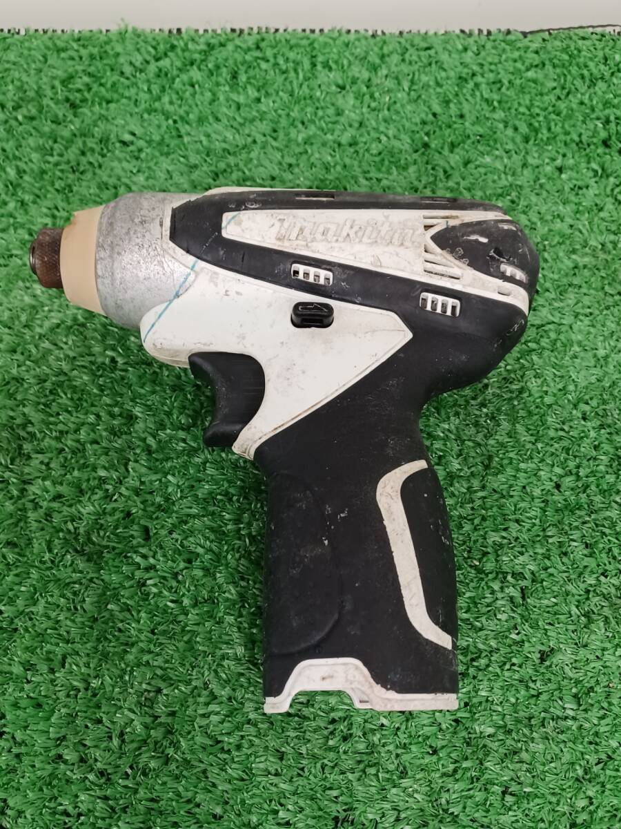 【中古品】makita(マキタ) 10.8v充電式インパクトドライバ 白(本体のみ) TD090DZW 電動工具/ITS3UKIXERFC