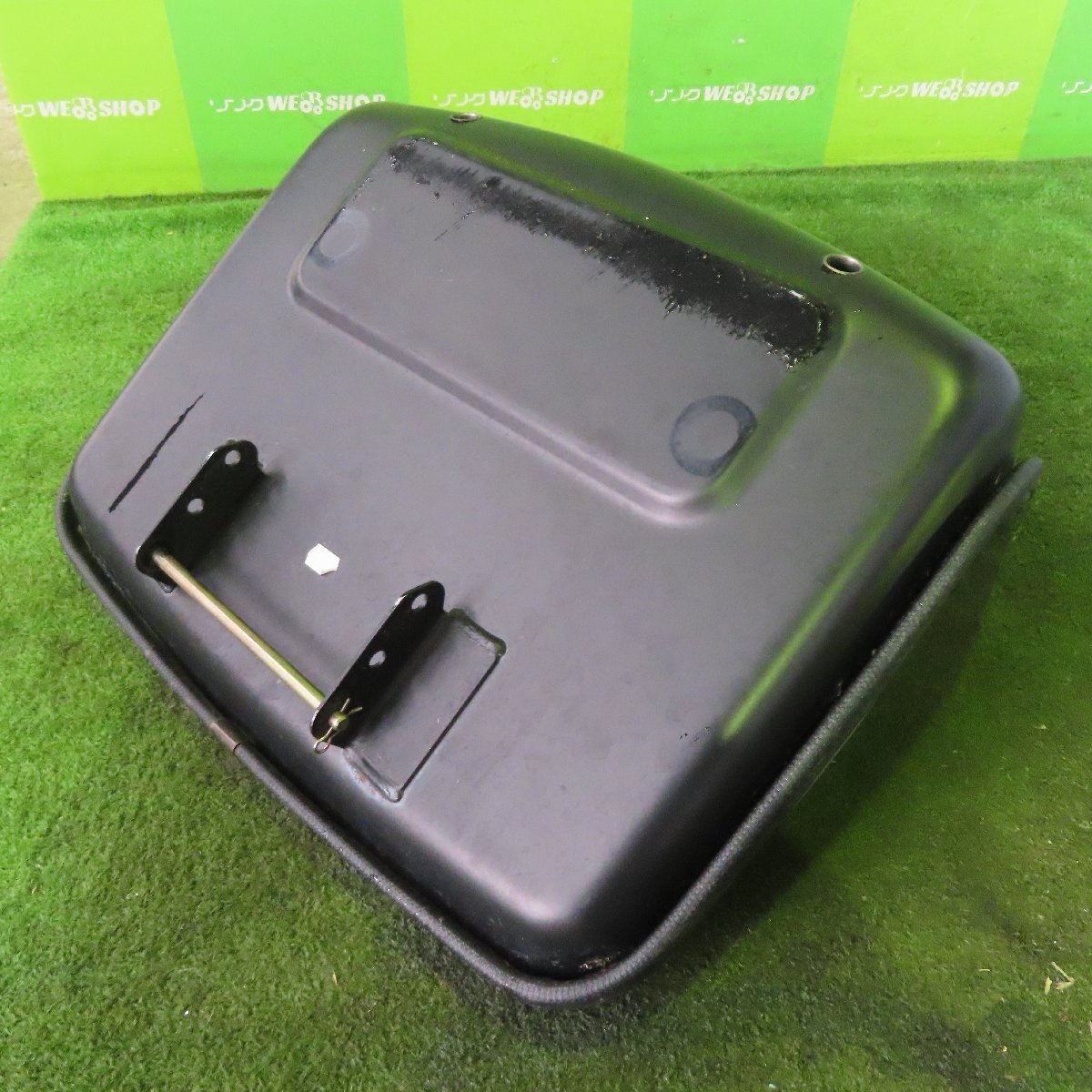 岩手 前沢 7 ヤンマー 田植機用 イス 取付内幅約141mm 取付ピン径約7.8mm 座席 シート いす 椅子 田植え機 RR5 部品 パーツ 中古 東北_画像5