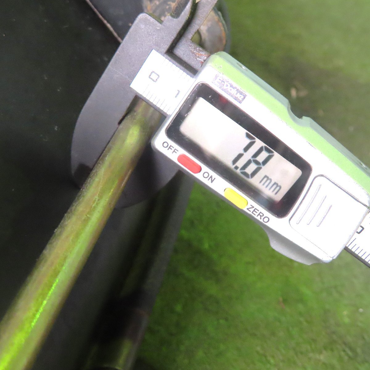 岩手 前沢 7 ヤンマー 田植機用 イス 取付内幅約141mm 取付ピン径約7.8mm 座席 シート いす 椅子 田植え機 RR5 部品 パーツ 中古 東北_画像7