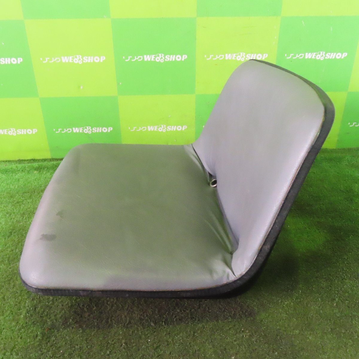 岩手 前沢 7 ヤンマー 田植機用 イス 取付内幅約141mm 取付ピン径約7.8mm 座席 シート いす 椅子 田植え機 RR5 部品 パーツ 中古 東北_画像4