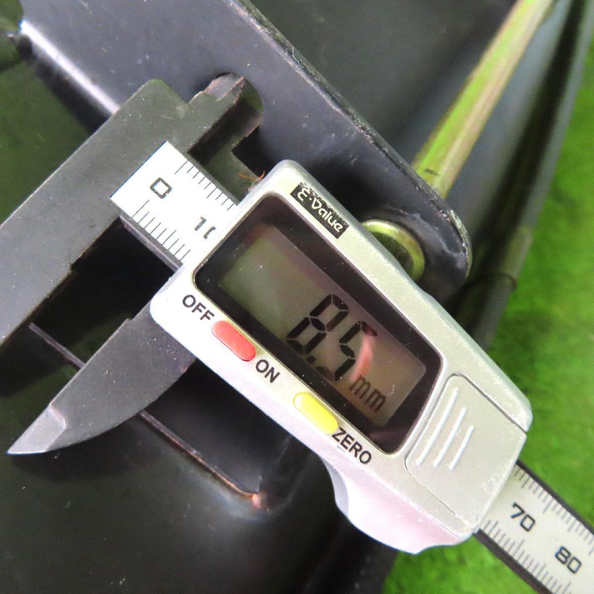 岩手 前沢 7 ヤンマー 田植機用 イス 取付内幅約141mm 取付ピン径約7.8mm 座席 シート いす 椅子 田植え機 RR5 部品 パーツ 中古 東北_画像8