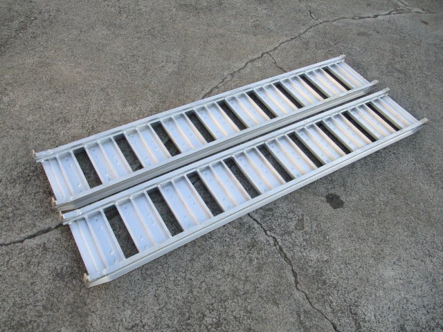 群馬≪3≫ アルミブリッジ 2本組 SA182505 長さ1800mm 内巾250mm 群馬≪3≫ アルミブリッジ 2本組 SA182505 長さ1800mm 内巾250mm