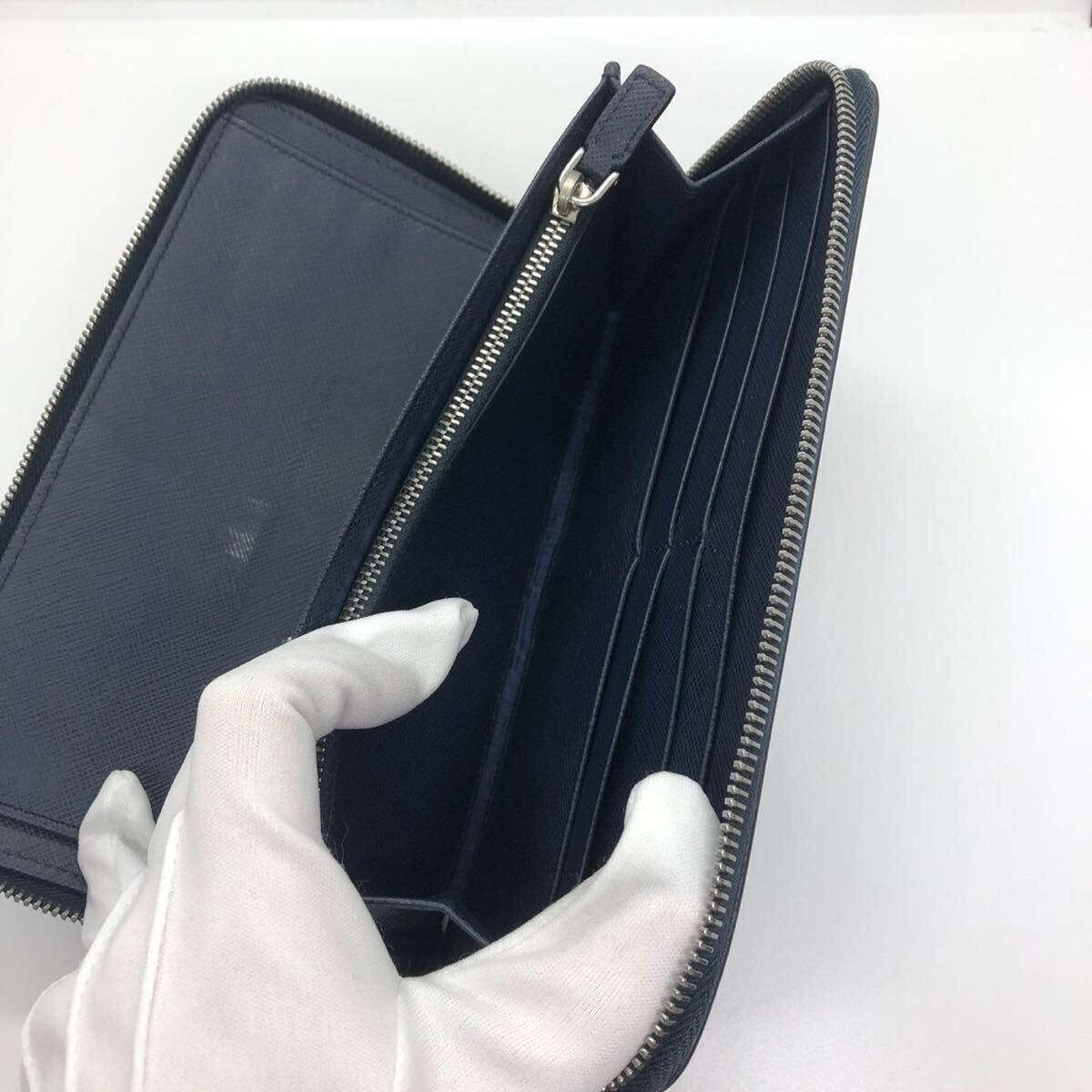 極美品】プラダ 長財布 ラウンドファスナー メタルロゴ 極美品】プラダ 長財布 ラウンドファスナー メタルロゴ